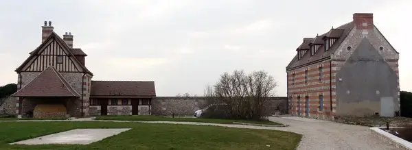 Monte Escalier 27 Fabricant monte escalier Sainte-Colombe-la-Commanderie